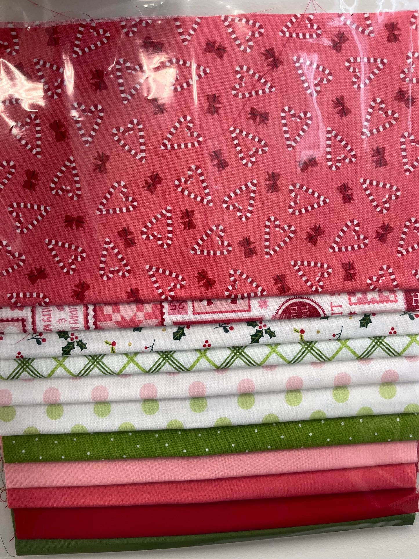 Christmas Reds & Greens 11 pieces (9" x 11")