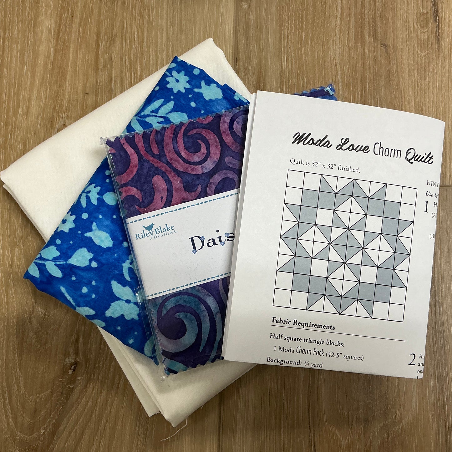 Moda Love Charm Pack Quilt (Daisy Dots Batik)