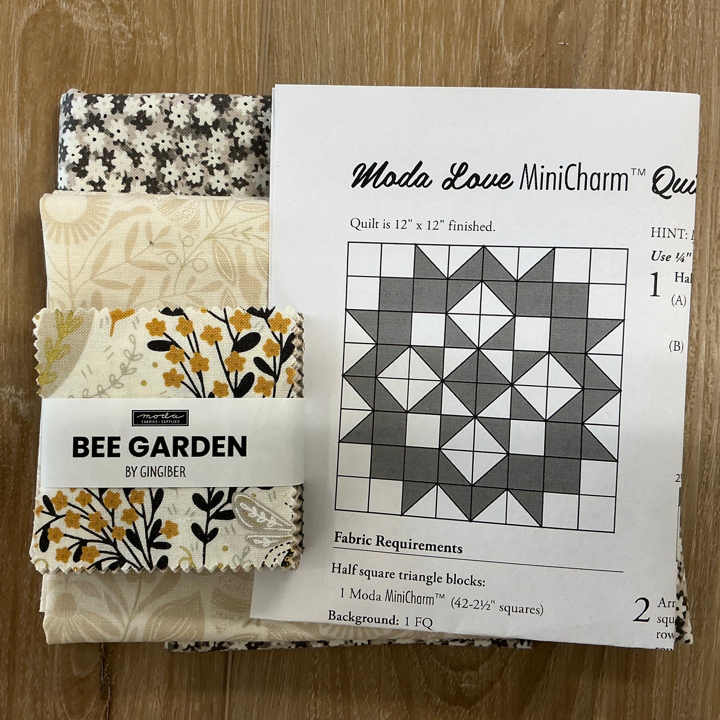 Moda Love Mini Charm Quilt (Bee Garden)