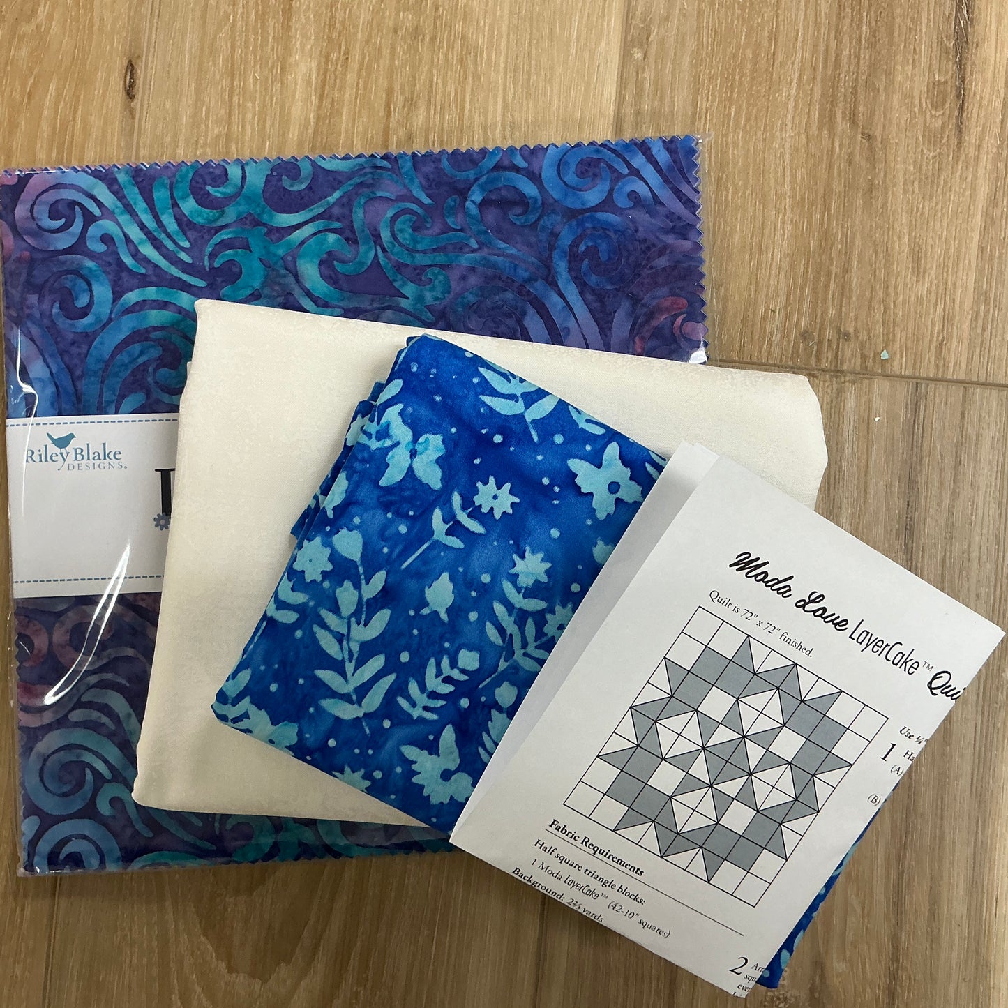 Moda Love Layer Cake Quilt (Daisy Dots Batik)