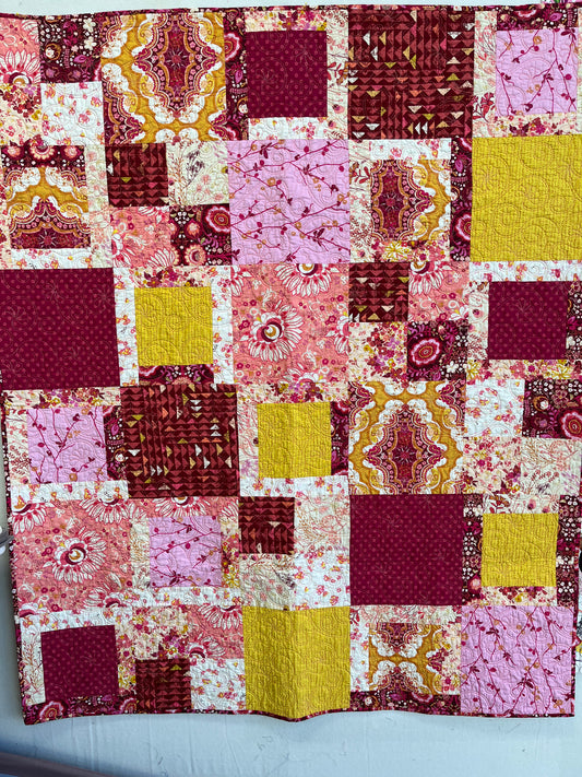 Handmade Quilt - La Vie En Rose (Nantucket pattern by Villa Rosa Designs) 43 x 52"